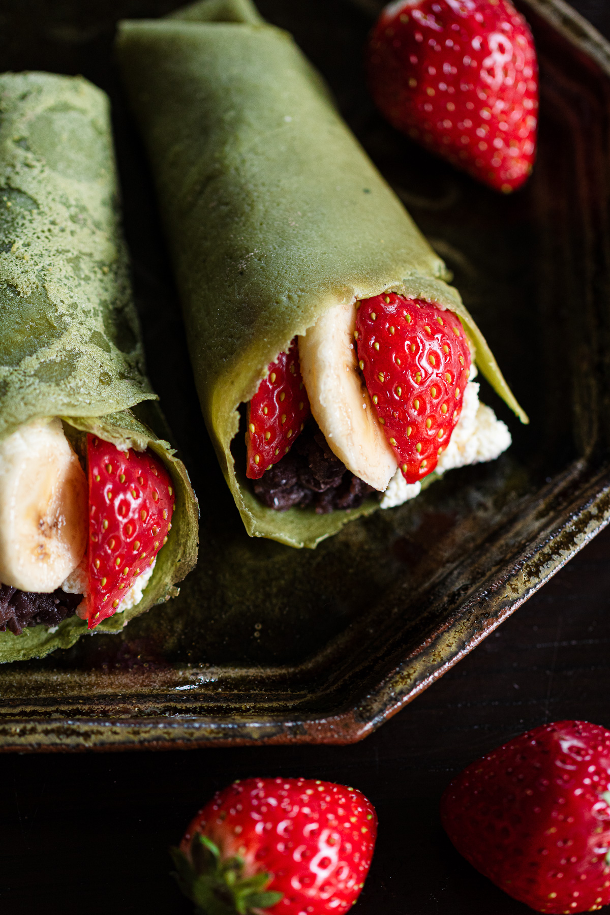 いちごとあんこ入りグルテンフリー・ヴィーガン抹茶クレープ