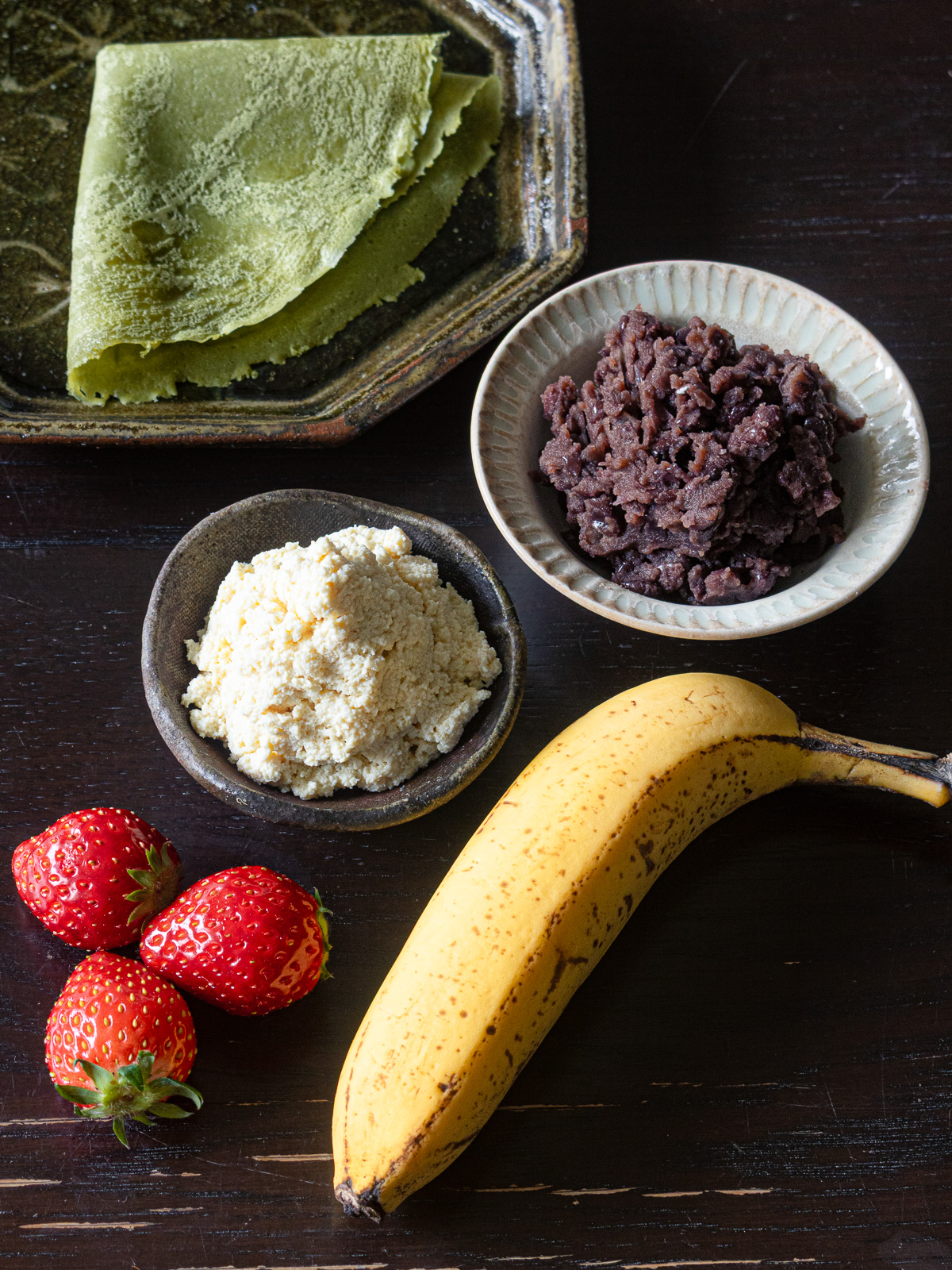 抹茶クレープの具材：いちご、バナナ、つぶあん、豆腐クリーム