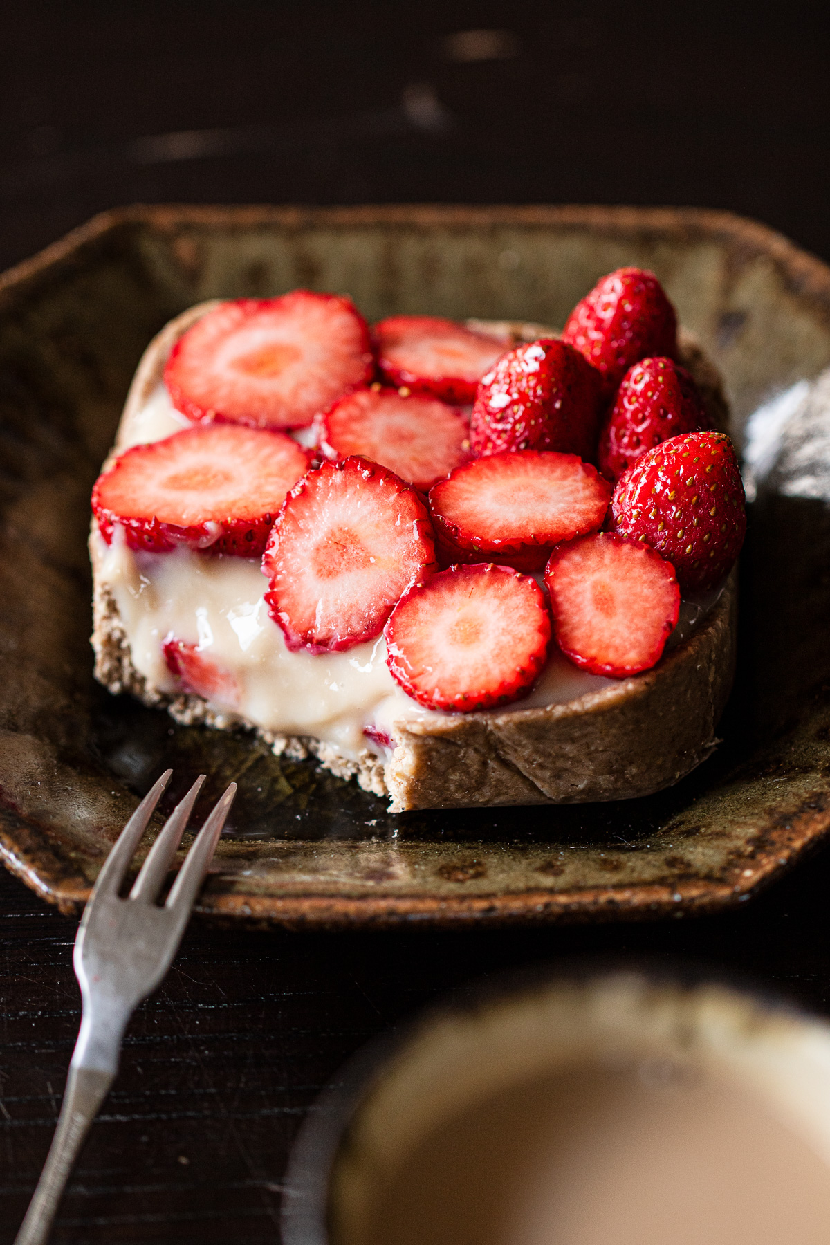 焼かないいちごのタルト｜豆乳カスタードとオートミールタルト生地で。ヴィーガン対応