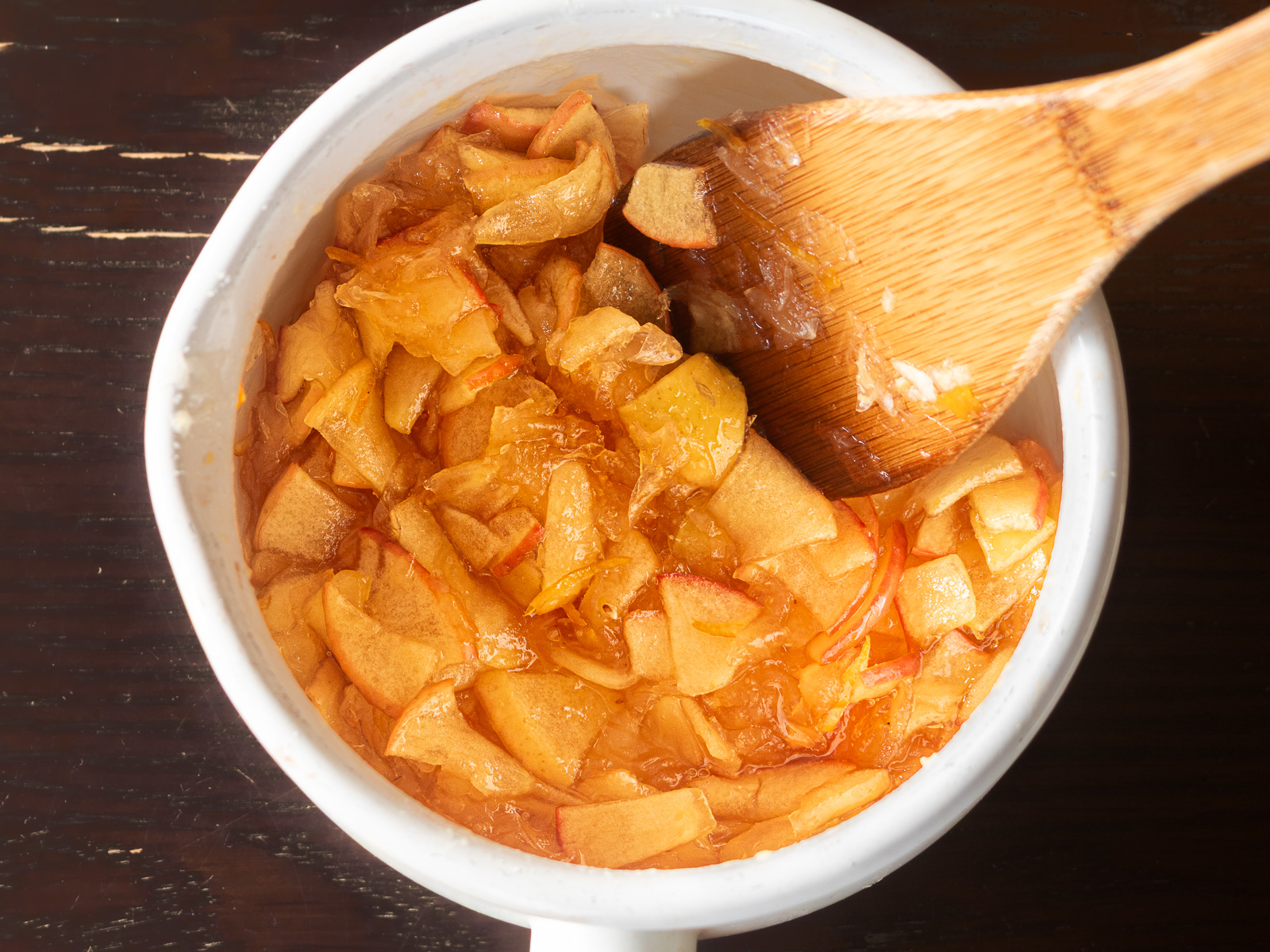 弱火で煮ている様子