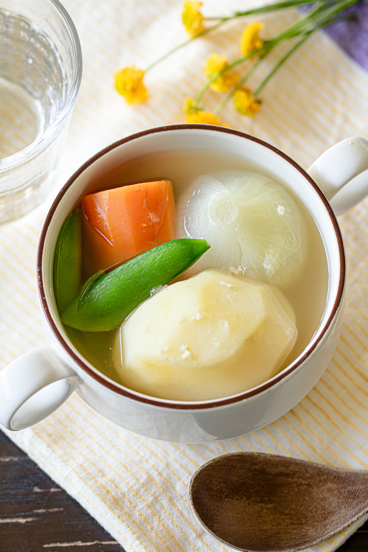 まるごと春野菜のポトフ。コンソメなし、圧力鍋で作るヴィーガンスープ