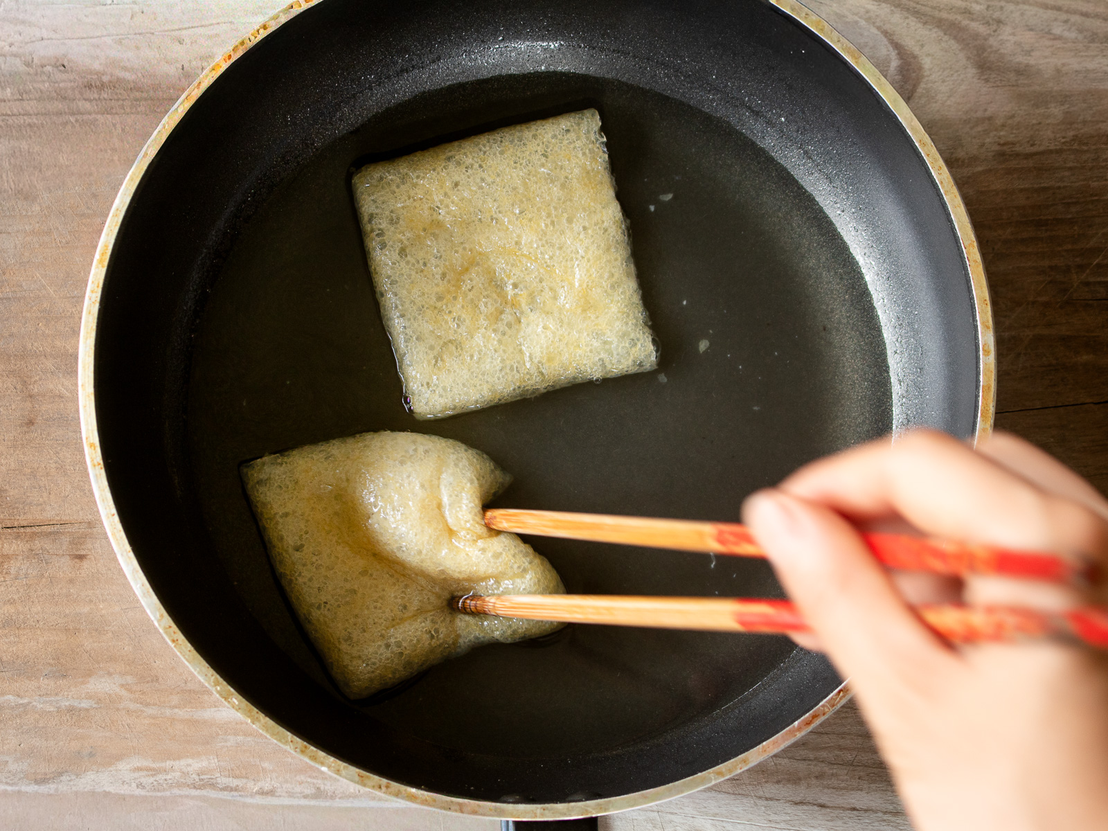 油抜きしている油揚げ